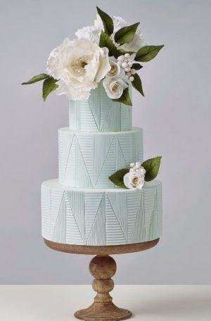 4 Popular Wedding Cake Traditions