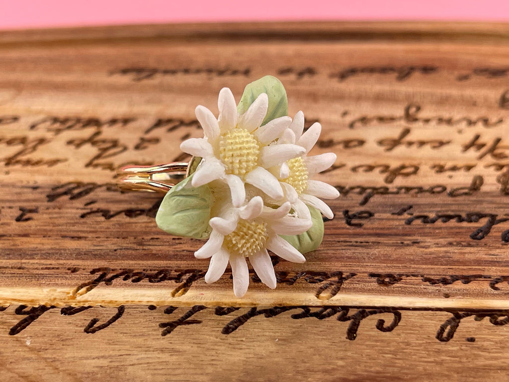 Daisy Ring, Statement Ring Porcelain Floral Ring, plant jewelry, wedding bridesmaids gift, daisies terrarium jewelry Cottagecore - Wedding Collectibles